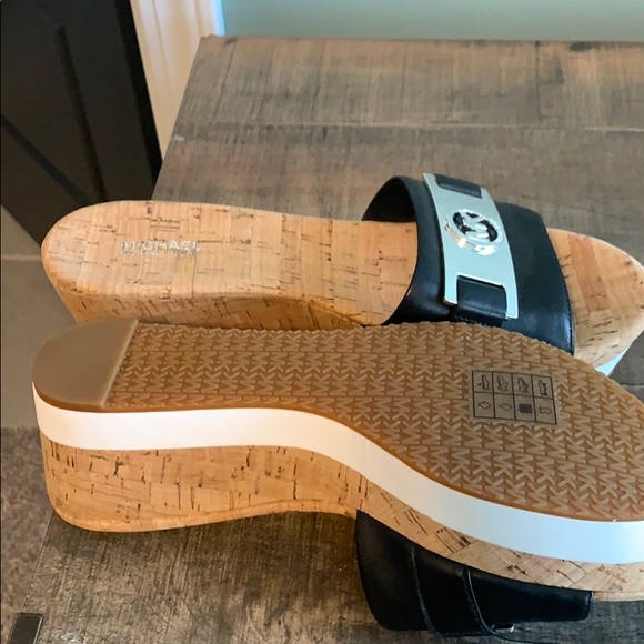 Sandals - Picture 2 of 3